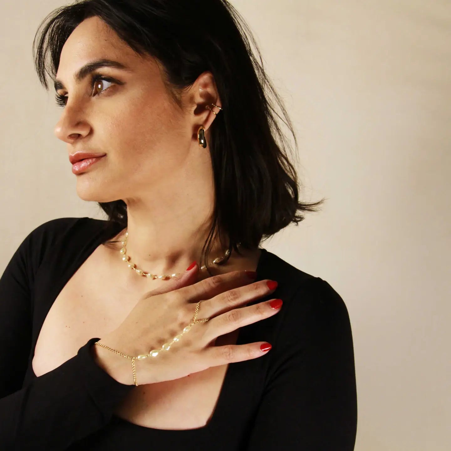 Faux Baroque Pearl Hand Chain